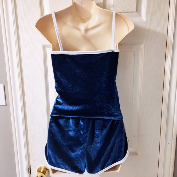 SHEIN CONTRAST BINDING VELVET SHORTS SET - Picture 3 of 6